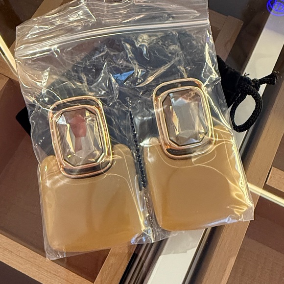 NEW Chloe and Madison
Jewelry Plated Earrings - Picture 4 of 4